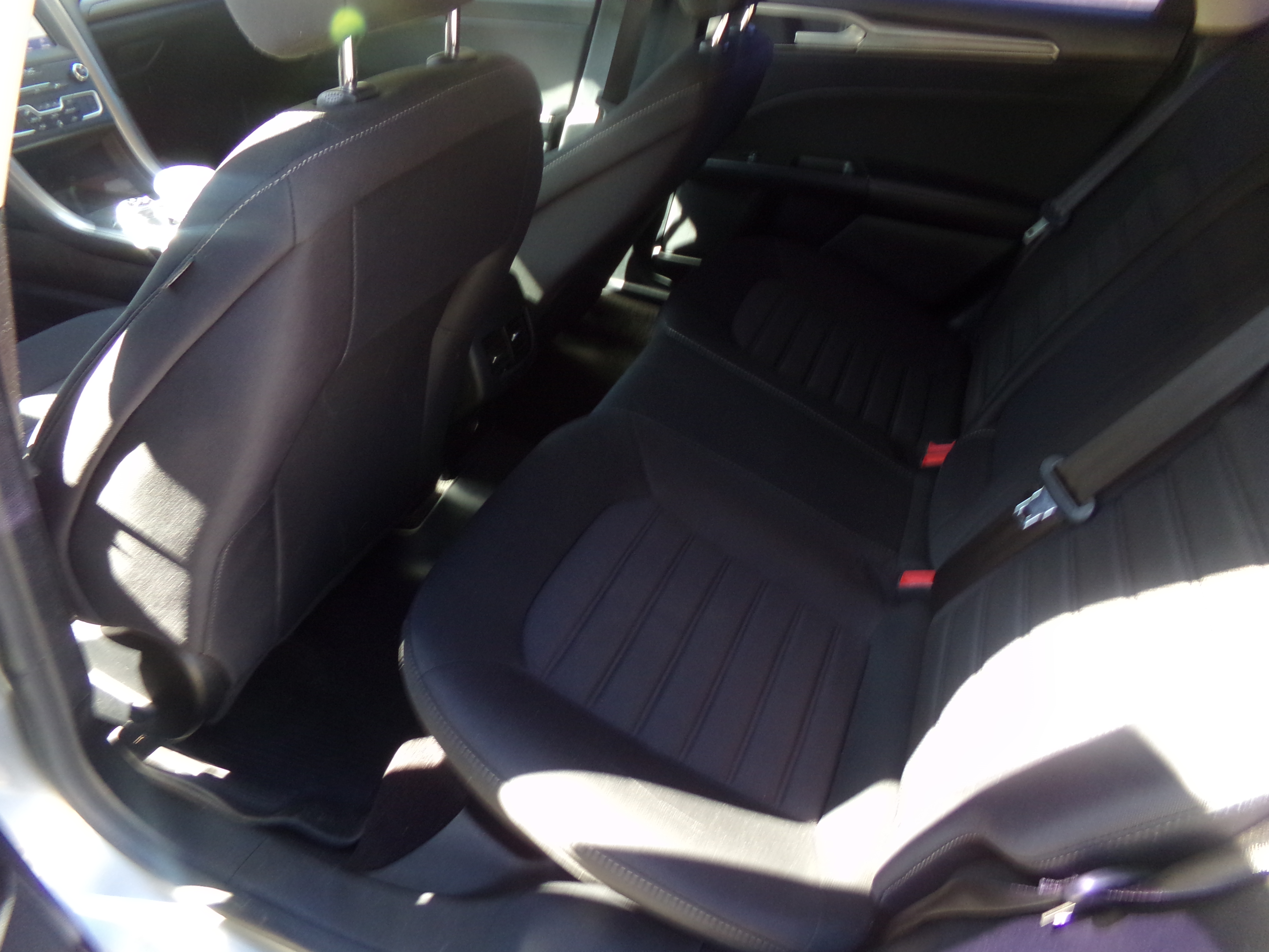 Used 2020 Ford Fusion SE FWD image 13