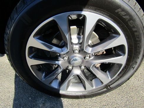 Used 2017 Jeep Grand Cherokee Overland image 11