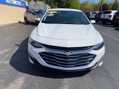 Used 2023 Chevrolet Malibu LT image 3