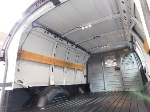 Used 2015 Chevrolet Express 2500 image 3