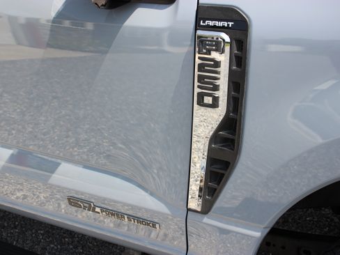 Used 2024 Ford F250 4x4 Crew Cab Super Duty image 16