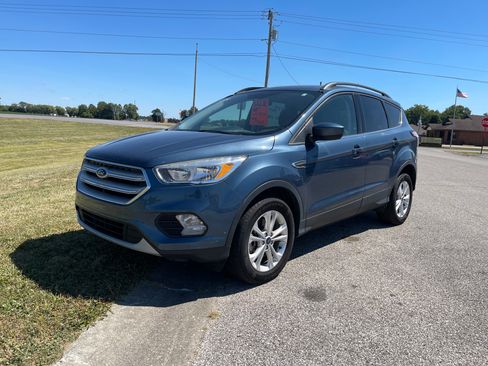 Used 2018 Ford Escape SE image 1