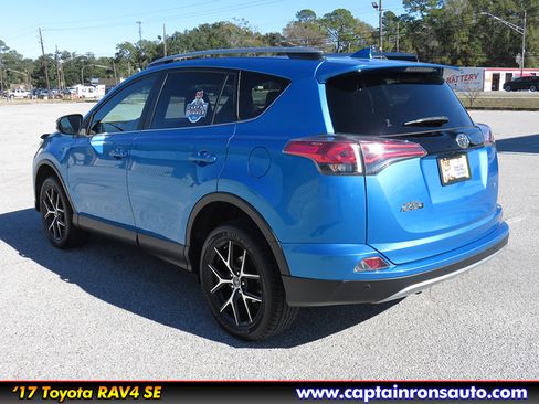 Used 2017 Toyota RAV4 SE image 4