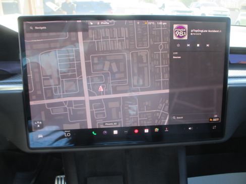 Used 2022 Tesla Model X Plaid image 12