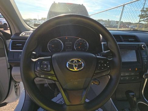 Used 2017 Toyota Camry LE image 9
