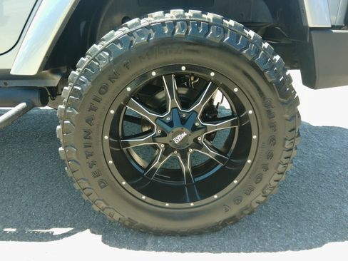 Used 2015 Jeep Wrangler 4WD Unlimited Sahara image 22