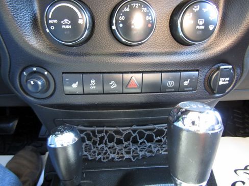 Used 2017 Jeep Wrangler Unlimited image 20