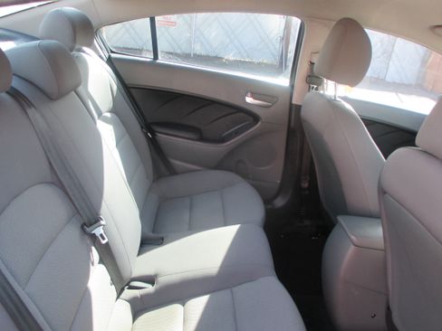 Used 2017 Kia Forte LX image 9