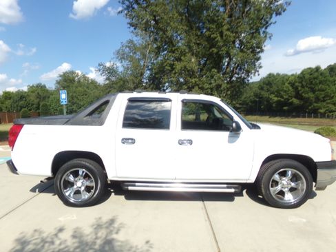 Used 2005 Chevrolet Avalanche LS image 6
