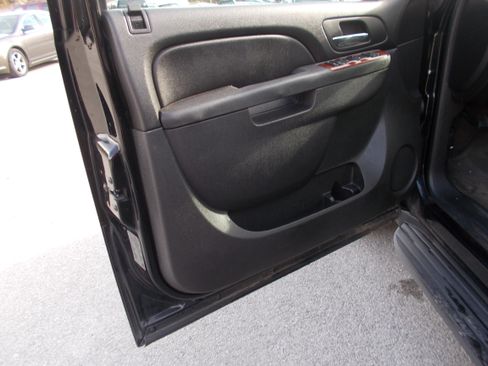 Used 2011 Chevrolet Avalanche LS image 5