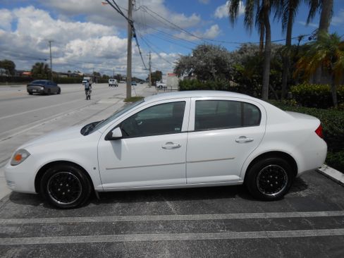 Used 2009 Chevrolet Cobalt LT image 2
