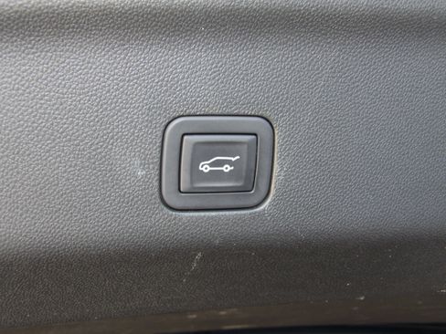 Used 2026 Chevrolet Suburban 4WD LT image 24