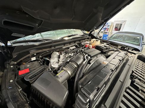 Used 2024 GMC Sierra 2500 4x4 Crew Cab AT4 image 24