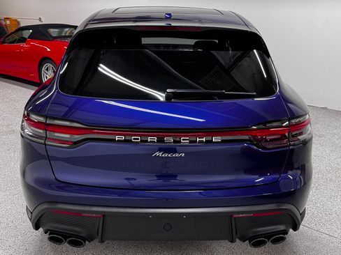 Used 2025 Porsche Macan AWD/4WD image 4