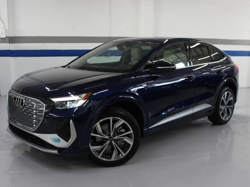 Used 2024 Audi Q4 e-tron Premium Plus image 2