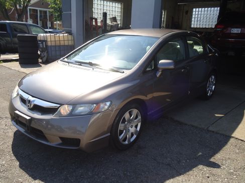 Used 2009 Honda Civic LX Sedan image 2