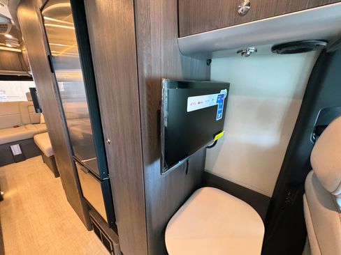 Used 2025 Mercedes-Benz Sprinter 3500 image 12