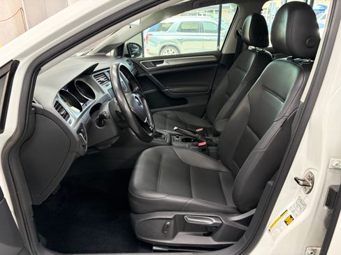 Used 2016 Volkswagen Golf 4-Door FWD image 12