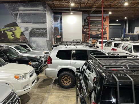 Used 2017 Toyota Sequoia SR5 image 29