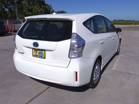 Used 2012 Toyota Prius V image 4
