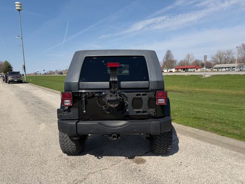 Used 2014 Jeep Wrangler Unlimited Sahara image 4