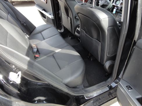 Used 2011 Mercedes-Benz GLK 350 4MATIC image 9