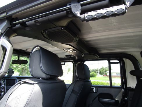 Used 2021 Jeep Gladiator Sport image 15