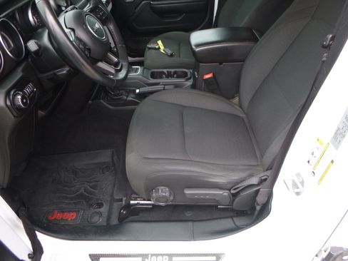 Used 2019 Jeep Wrangler 4WD Unlimited Sport image 14