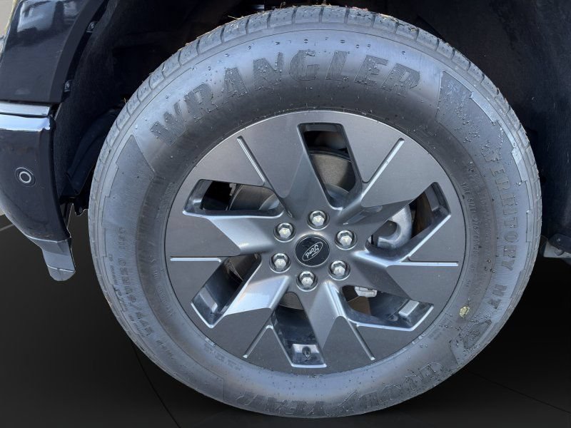 Used 2023 Ford F150 Lightning Lariat AWD/4WD image 23