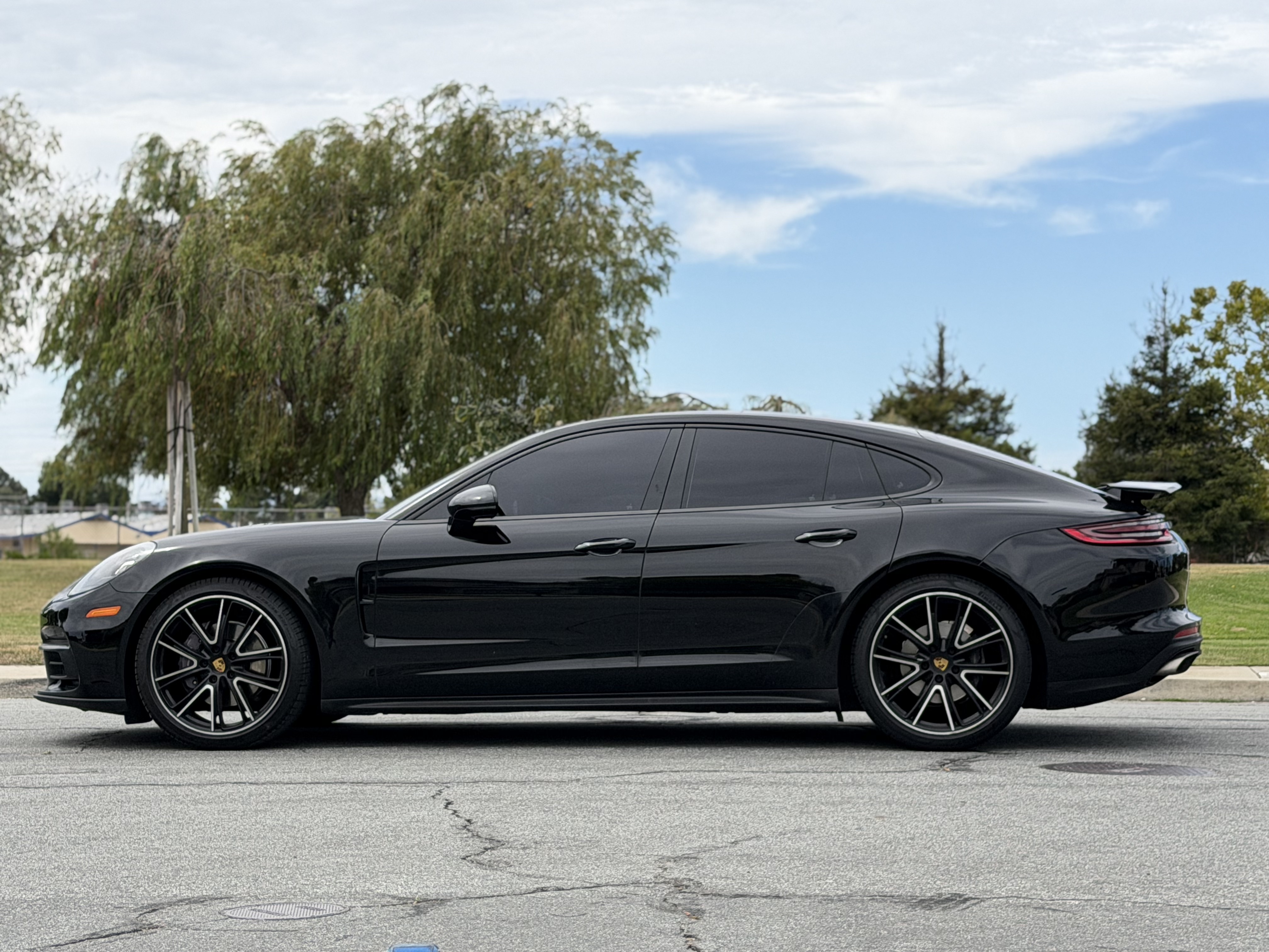 Used 2018 Porsche Panamera 4 image 2