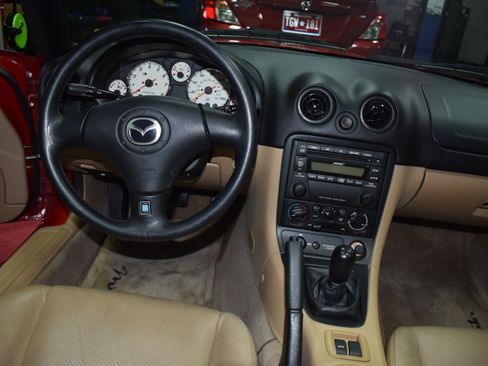 Used 2002 MAZDA MX-5 Miata UNAVAIL RWD image 12