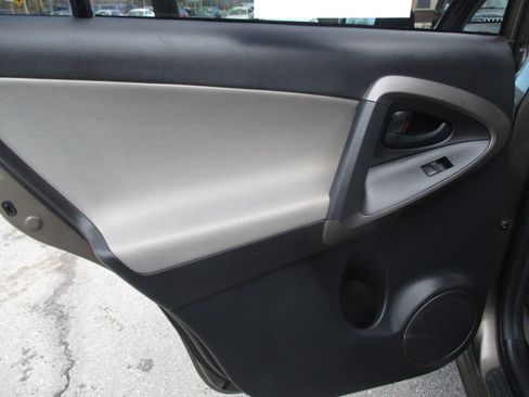 Used 2011 Toyota RAV4 image 25