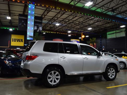 Used 2013 Toyota Highlander Plus V6 FWD image 8