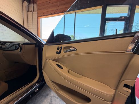 Used 2009 Mercedes-Benz CLS 550 w/ Premium Package image 28