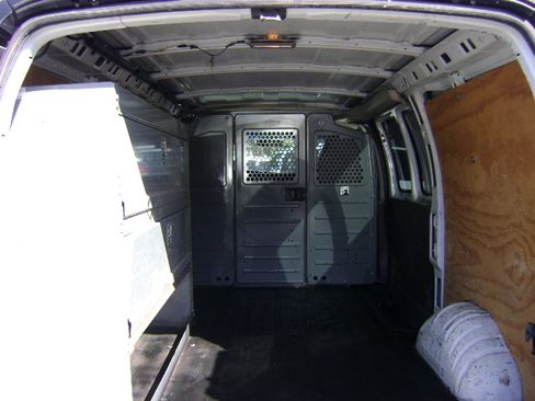 Used 2011 Chevrolet Express 1500 image 10