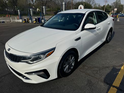 Used 2020 Kia Optima LX image 1