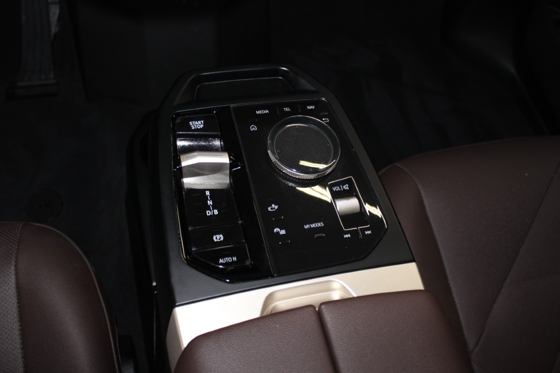 Used 2024 BMW iX xDrive50 AWD/4WD image 20