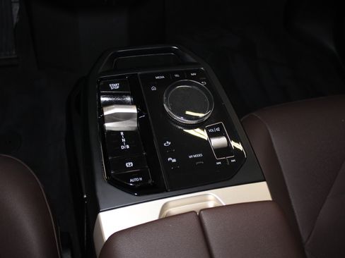 Used 2024 BMW iX xDrive50 AWD/4WD image 20