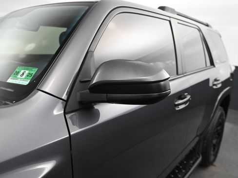 Used 2018 Toyota 4Runner SR5 image 11