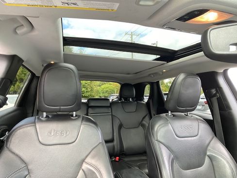 Used 2019 Jeep Cherokee Limited image 12