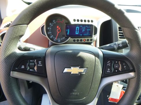 Used 2016 Chevrolet Sonic LT image 18