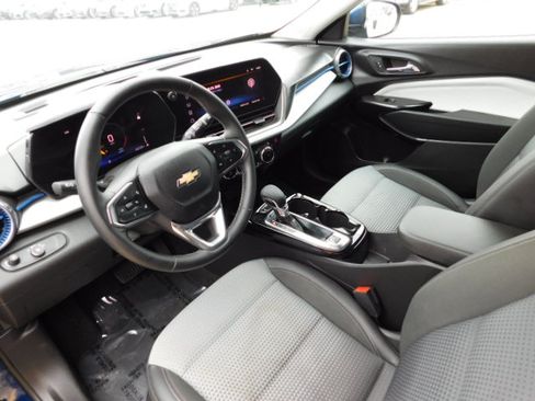 Used 2024 Chevrolet Trax LT image 9