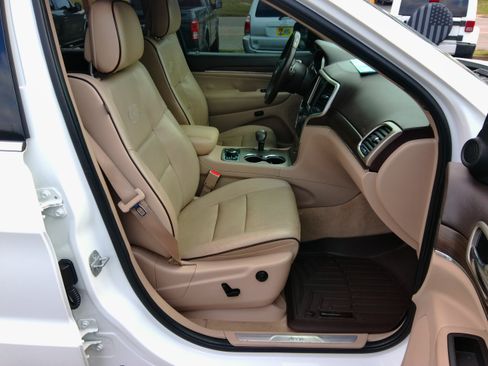 Used 2014 Jeep Grand Cherokee Overland image 27