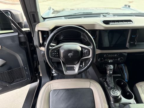 Used 2023 Ford Bronco Wildtrak image 18