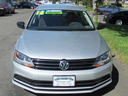 Used 2016 Volkswagen Jetta SE image 3
