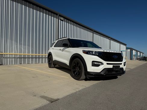 Used 2021 Ford Explorer ST image 4