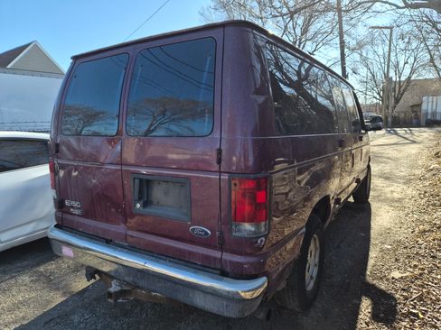 Used 2005 Ford E-150 and Econoline 150 XLT image 3