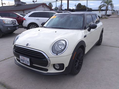 Used 2017 MINI Cooper Clubman image 2