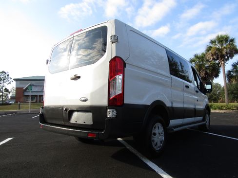 Used 2017 Ford Transit 250 image 5