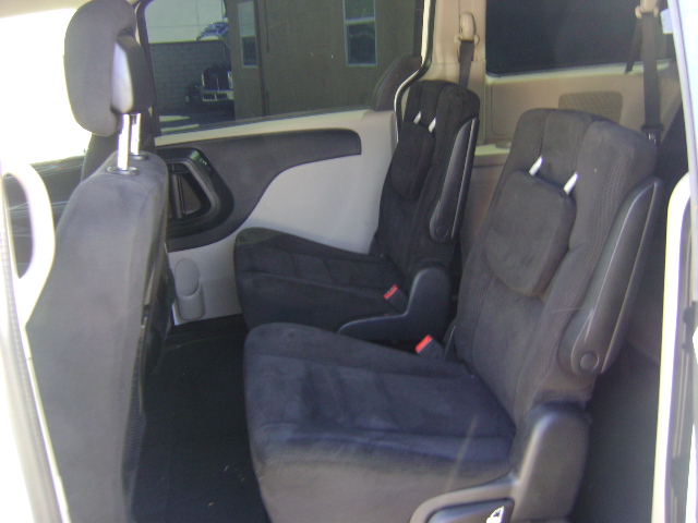 Used 2015 Dodge Grand Caravan SXT FWD image 12